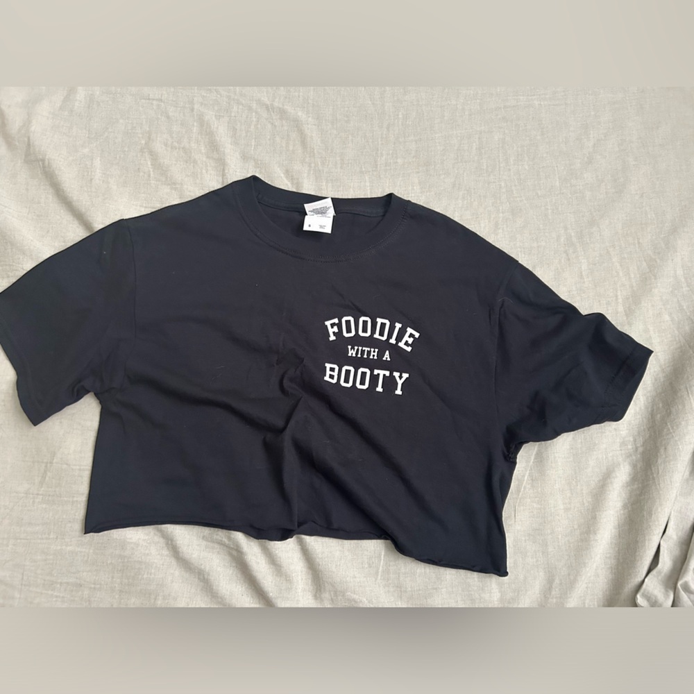 “Foodie with a booty” cropped tee